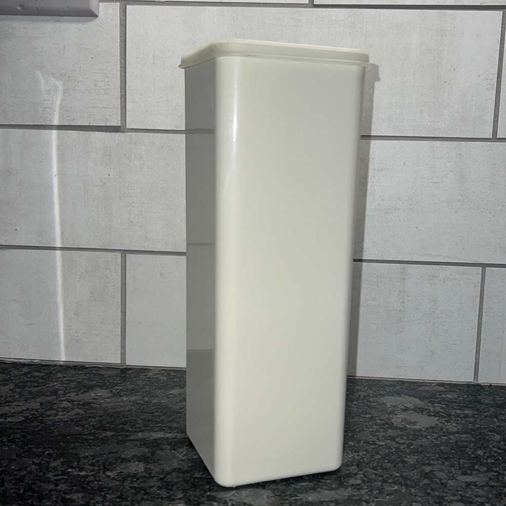 Vintage processed cheese holder. Holds 1lb package. Tupperware. Like new.